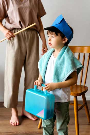 بازی نقش: دکتر، معلم، پلیس یا ابرقهرمان